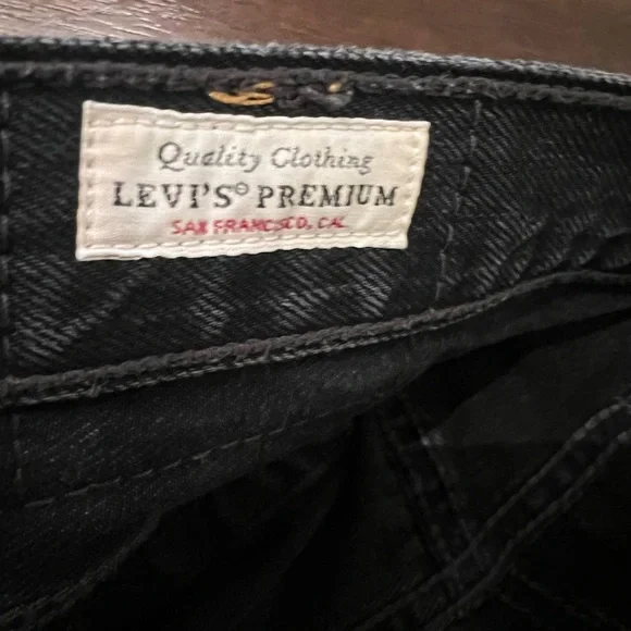 Women's Levi's 501 Black Cut Off Shorts Denim Size 27 - Picture 4 of 7